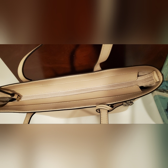 KATE SPADE Elegant Tan/ Cream Tote Bag. - Picture 10 of 14